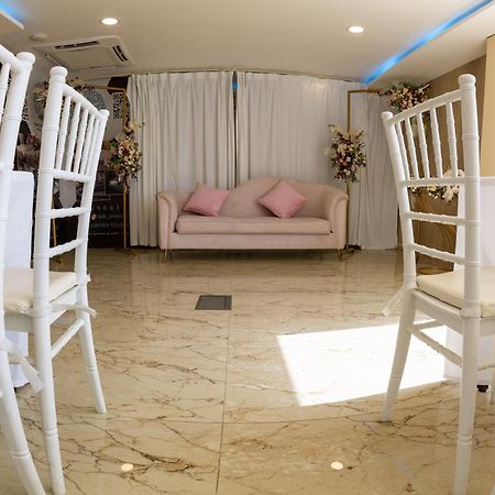Diamond Star Hotel فندق النجمة الماسية Seeb Bagian luar foto