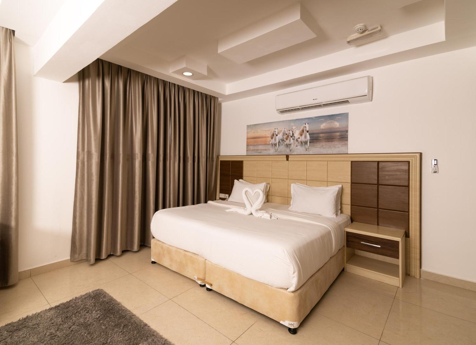 Diamond Star Hotel فندق النجمة الماسية Seeb Bagian luar foto
