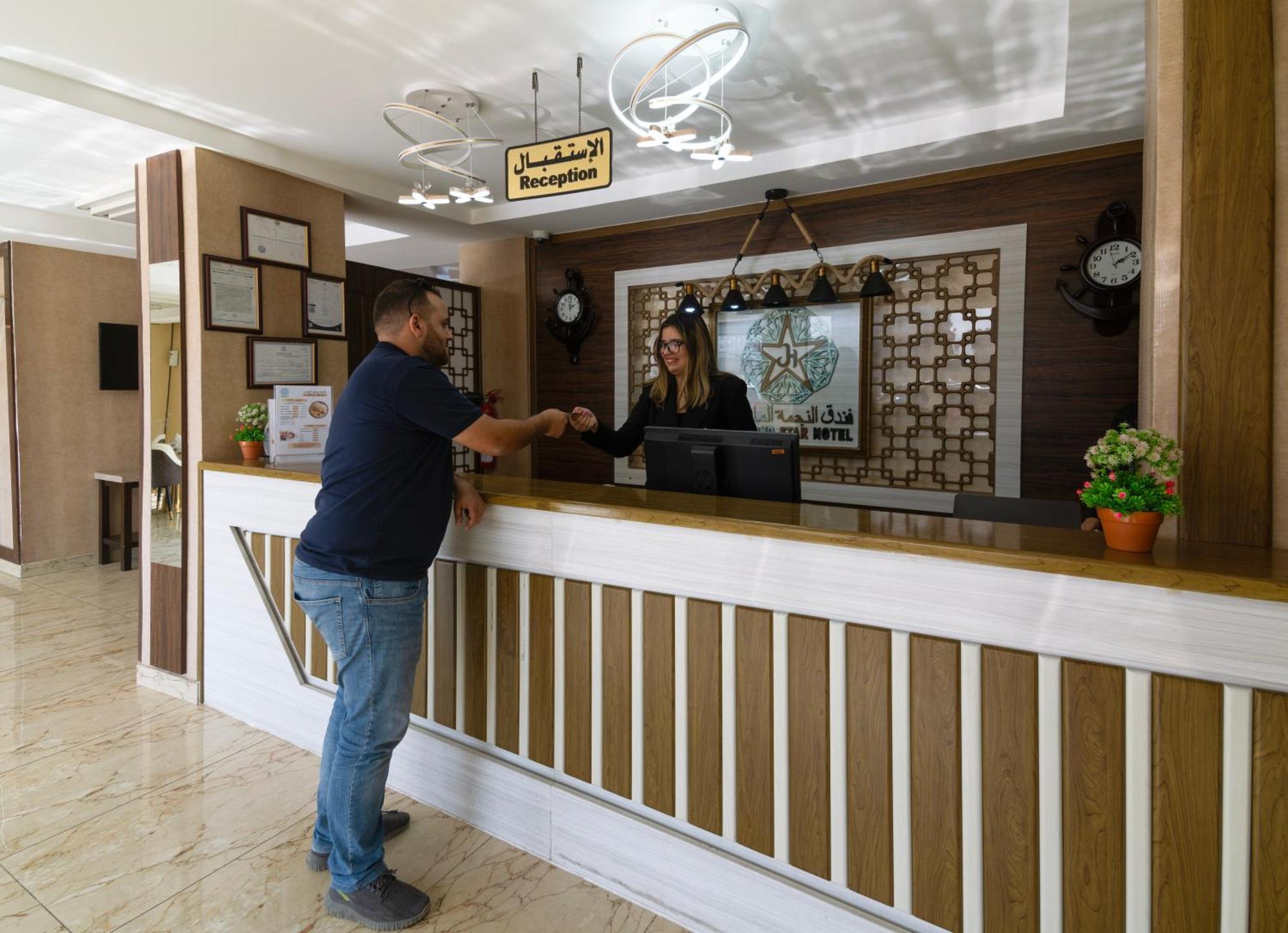 Diamond Star Hotel فندق النجمة الماسية Seeb Bagian luar foto