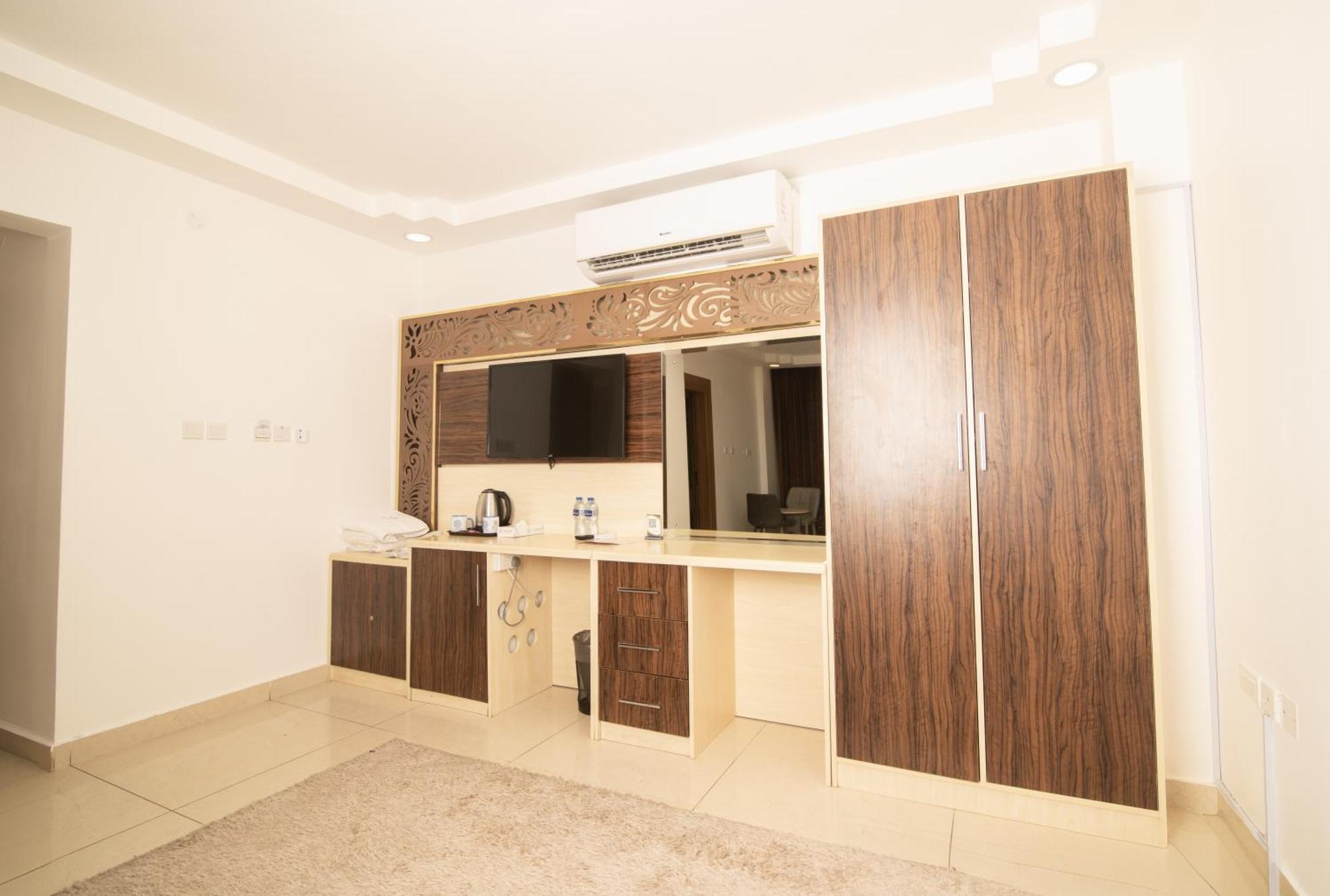Diamond Star Hotel فندق النجمة الماسية Seeb Bagian luar foto