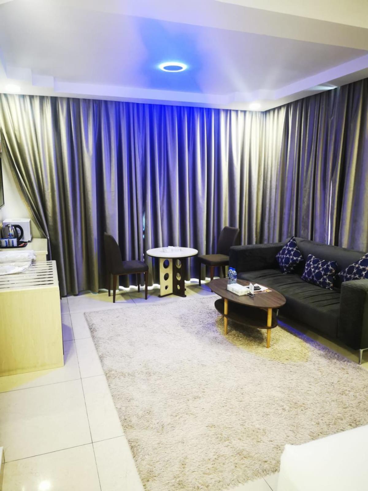Diamond Star Hotel فندق النجمة الماسية Seeb Bagian luar foto